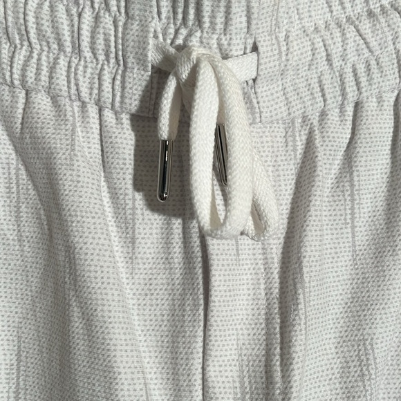 NWT-ATHLETA-W 24-white and gray-Farallon jogger. elastic & drawstring waistband. - Picture 5 of 13